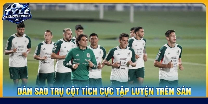 Dàn sao trụ cột tích cực tập luyện trên sân